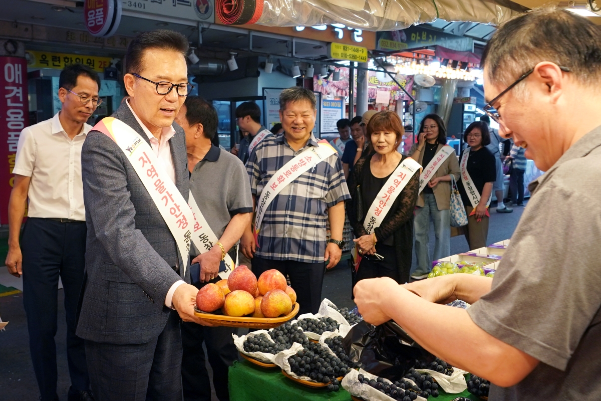 이재호 연수구청장, 추석 맞이 전통시장 격려 방문